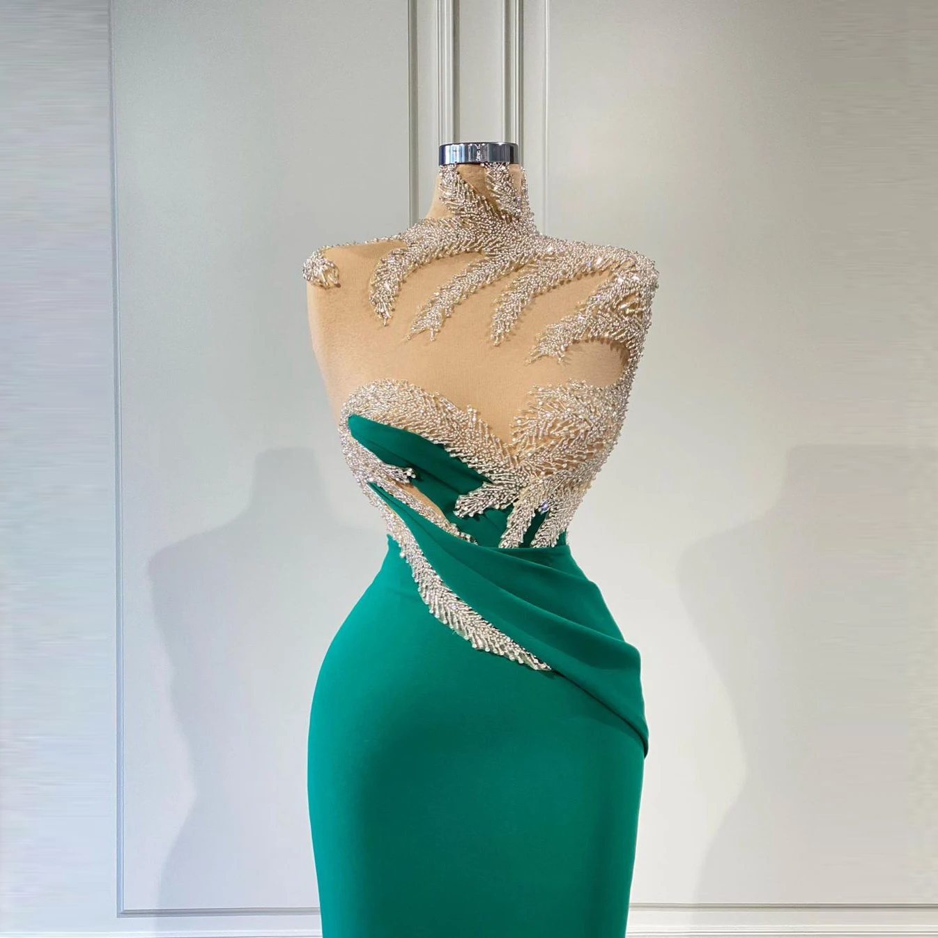 Елегантни зелени кристали Абитуриентски рокли Високо деколте Вижте през пода Дължина Дълъг вечерен халат Арабски Pageant рокля Изображение 0