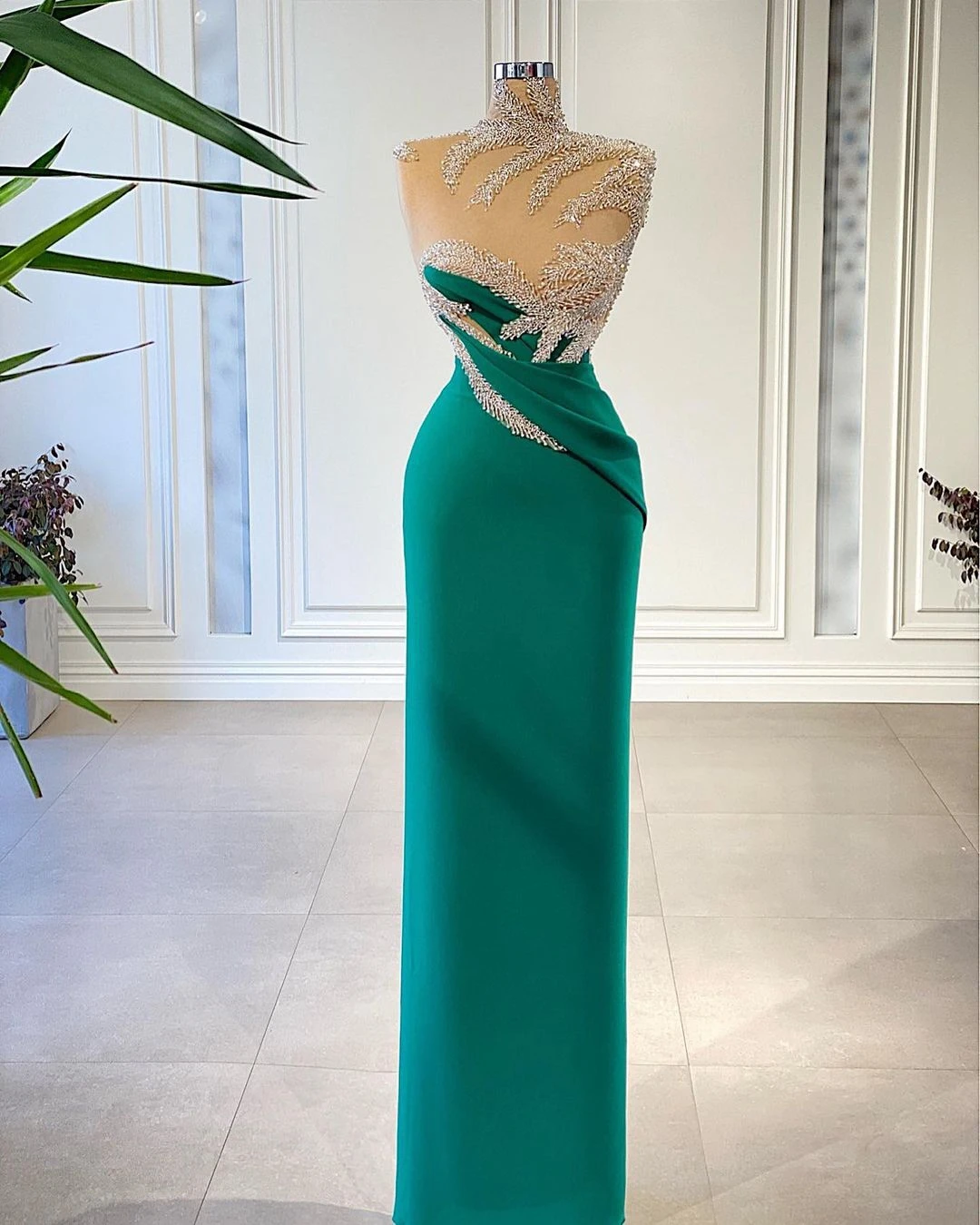 Елегантни зелени кристали Абитуриентски рокли Високо деколте Вижте през пода Дължина Дълъг вечерен халат Арабски Pageant рокля Изображение 1